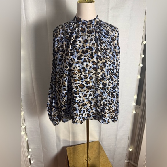 Karlie Oversized Blouse in Elegant Blue with Delicate Lace and Flowy Sleeves - Picture 1 of 8